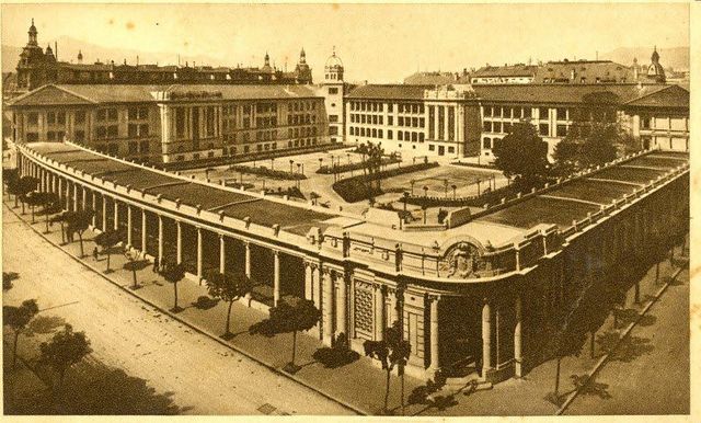 Fuera de las grandes ciudades, las high schools eran pequeñas; una tercera parte de los estudiantes solo tenia de 1 a 3 maestros, y dos terceras partes tenían de 1 a 10 maestros.