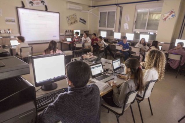 DOTACIÓN DE CENTROS EDUCATIVOS CON ORDENADORES