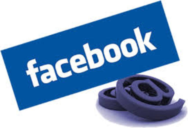 Nace Facebook