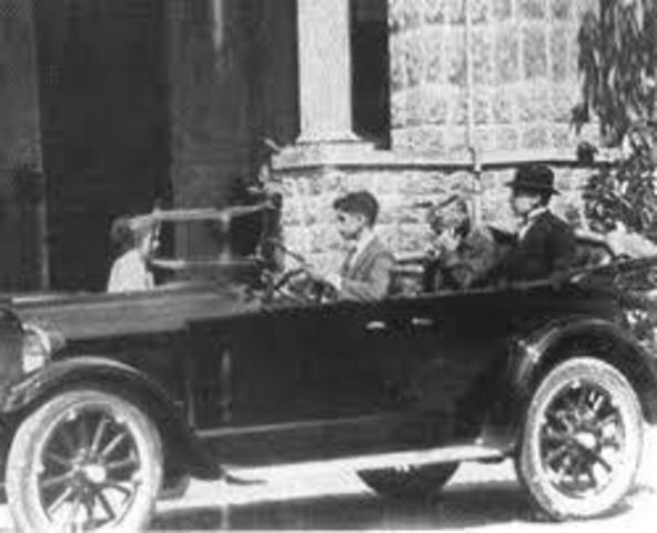 Performing a comedy with naive tints with the title of Cupid's ambushes