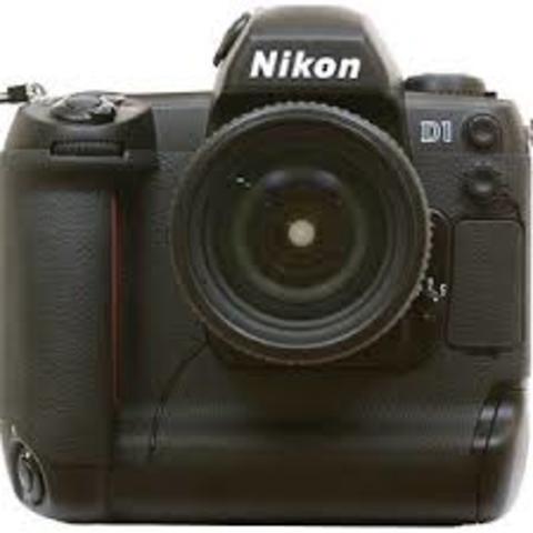 NIKON D1