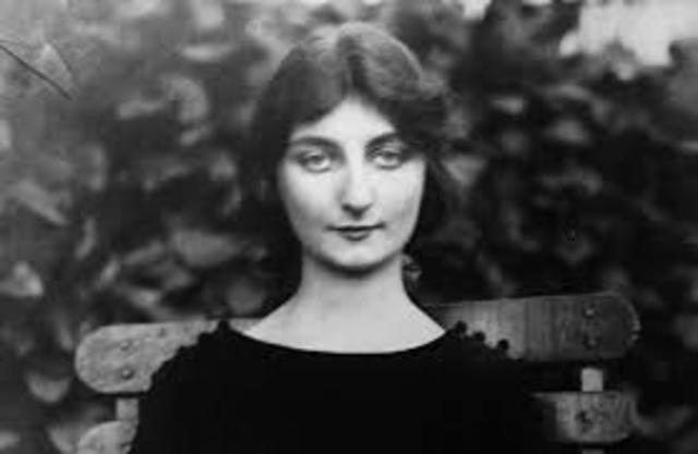 Suzanne Spaak was born