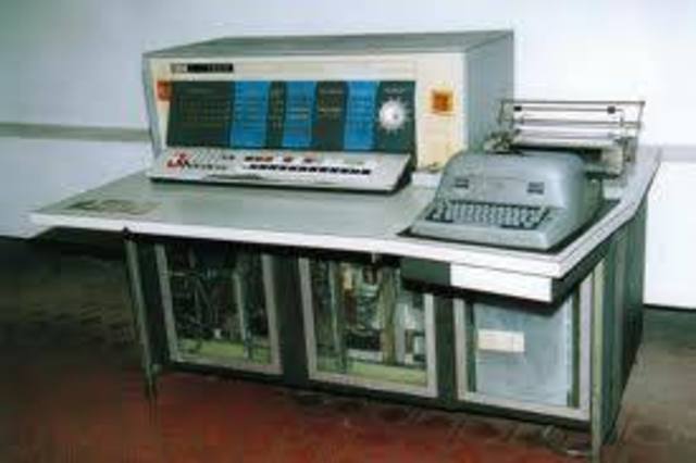 IBM lanzó el mainframe IBM 1620