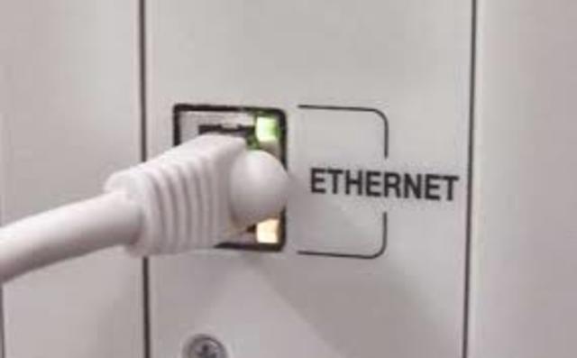 Se publica la primera versión de Ethernet que más adelante se convertirá en la tecnología estándar para las redes locales cableadas