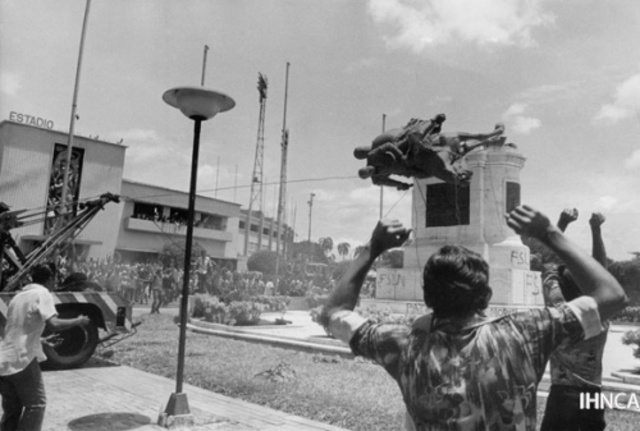 Anastasio Somoza renuncia