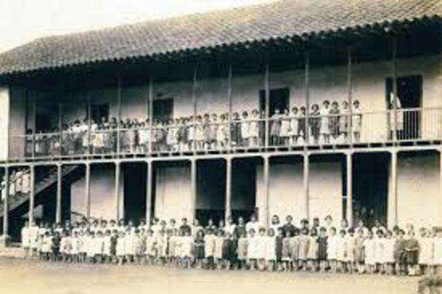 PRIMEROS COLEGIOS