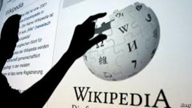 - Nace Wikipedia  - Primera red 3G operativa en Japón