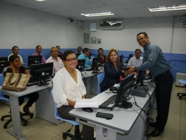 Profesores son introducidos a las TIC