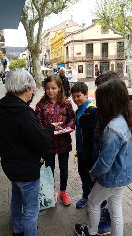 SORTIM AL CARRER PER A FER L'ESTUDI DE MERCAT