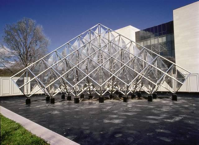 Sztuka kinnetyczna Delta Solar Alejandro Otero