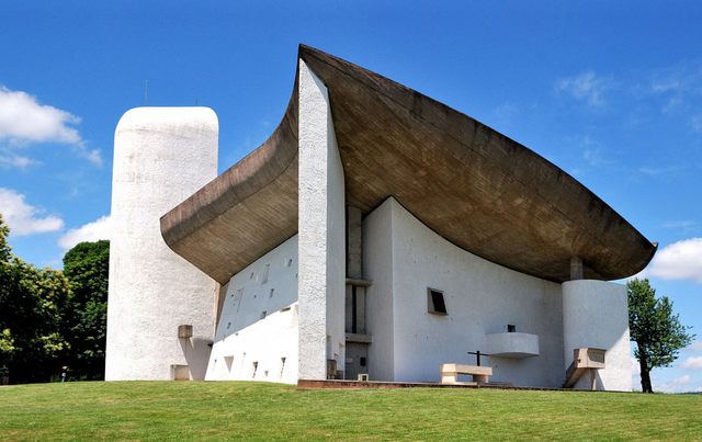 Architektura XXw Katedra Matki Boskiej na Górze Francja  Le Carbusiera