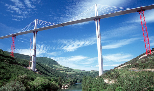 Architektura Hi-tech Wiadukt Millau Michael Virolgeux i Norman Foster