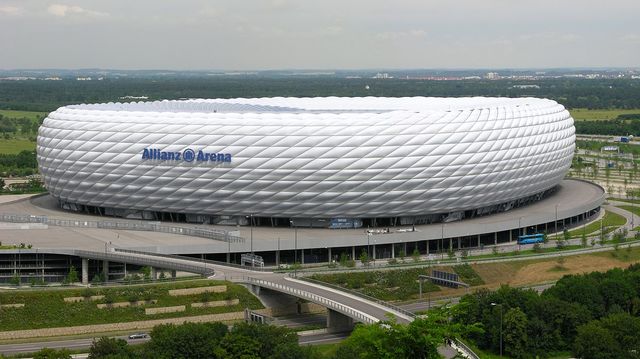 Architektura Hi-tech Allianz Arena Monachium Jaques Herzog i Pierre de Meuron