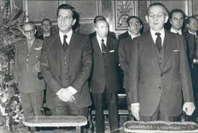 Suárez sustituye a Arias Navarro