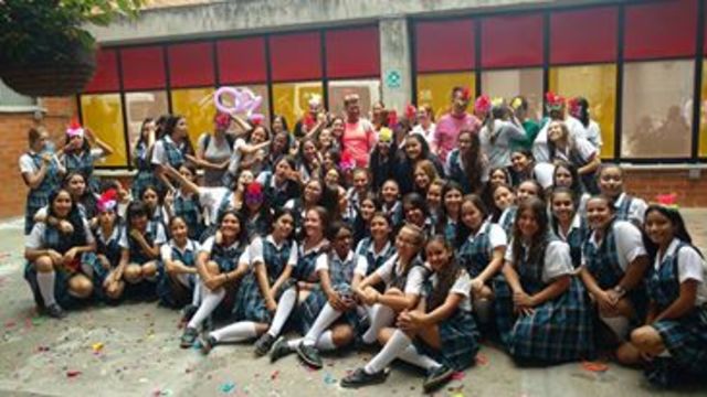 y otra vez cambié de colegio