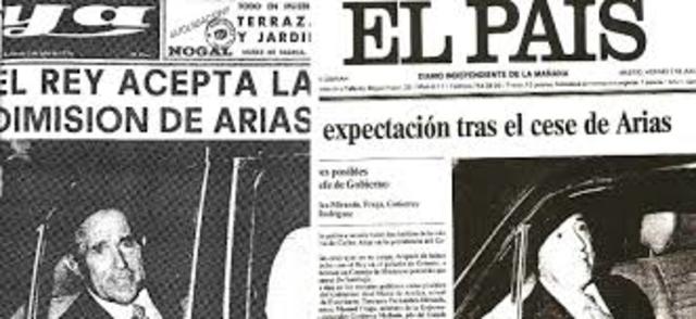 Dimisión de Arias Navarro