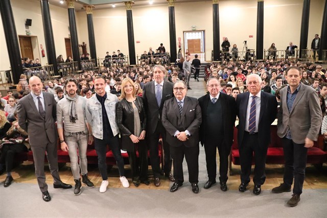 La campaña 'Valores que construyen sueños' enseña a los jóvenes la importancia del talento, el trabajo y la tenacidad