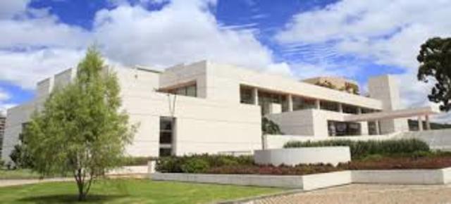 Centro cultural y biblioteca Julio Mario Santo Domingo.