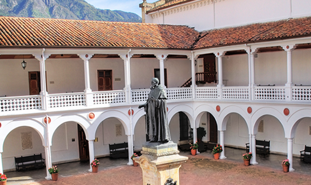 El claustro abre sus puertas