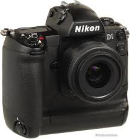 NIKON D1