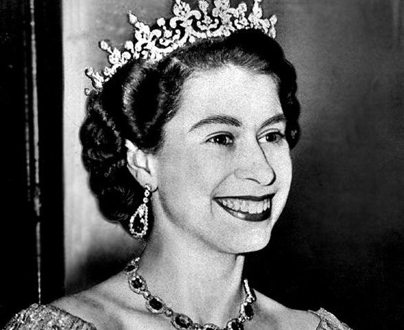 Elizabeth II torna-se a rainha da inglaterra