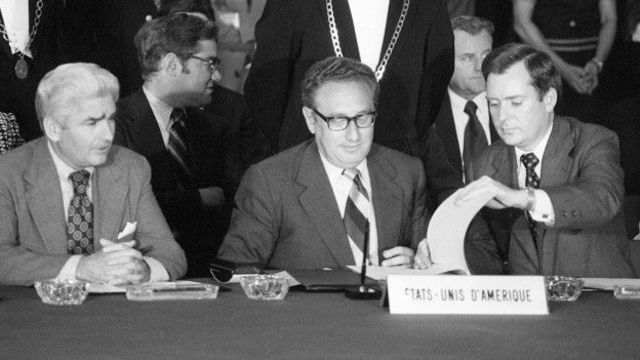 "Guerra de Vietnam" Diálogos de Paz