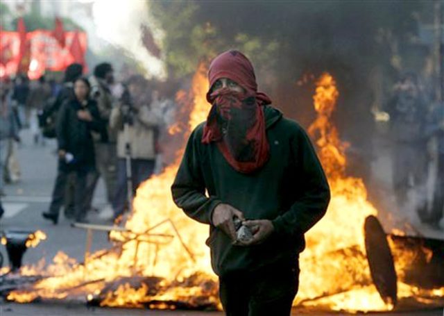 Incidentes en Mar del Plat  en repudio a la visita del presidente de los EE.UU. G Bush.