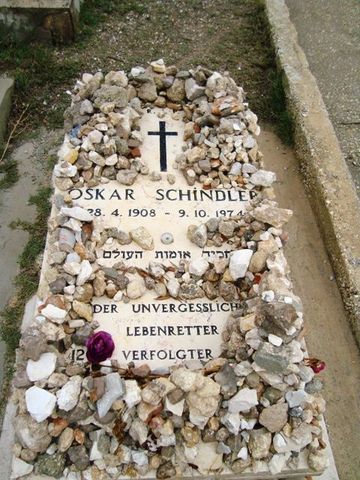 Schindler is buried in Jerusalem by the Jews he saved
