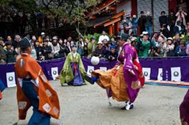 Los japoneses tienen una forma de fútbol llamada Kemari.