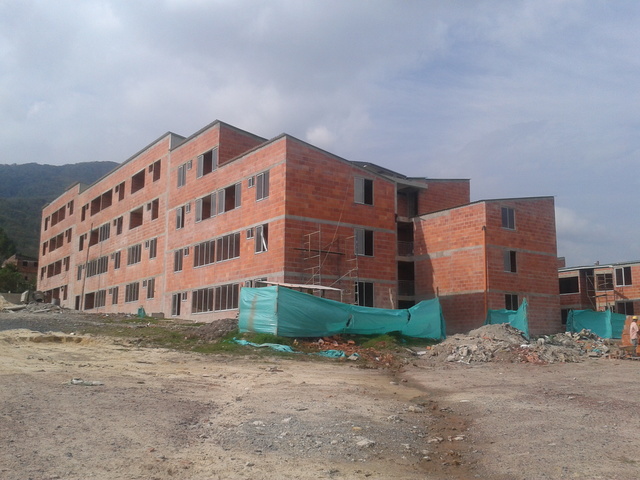 ENTREGA DE 70 VIVIENDAS GRATIS A FAMILIAS POBRES