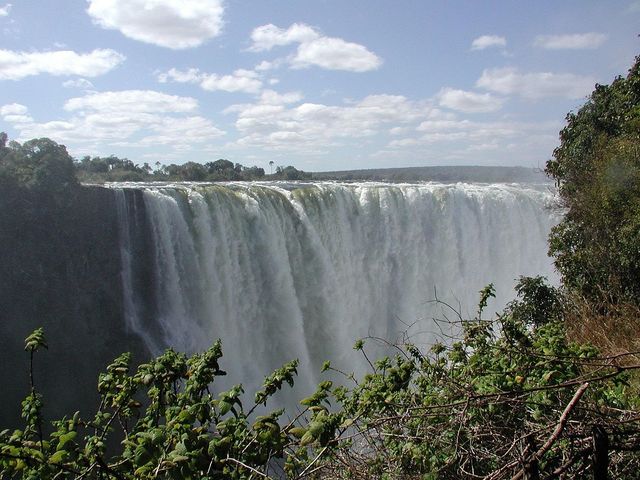 david livingstone discovered victoria falls
