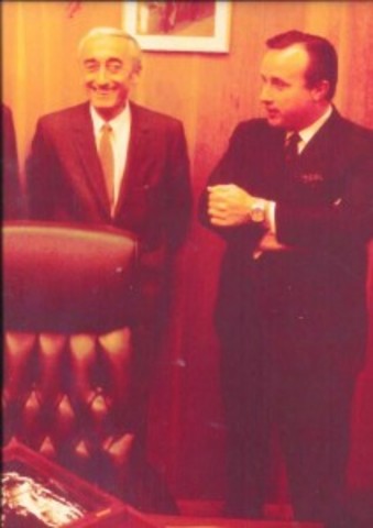 Jacques Cousteau develops SCUBA