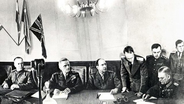 Подписание Акта о безоговорочной капитуляции фашистской Германии