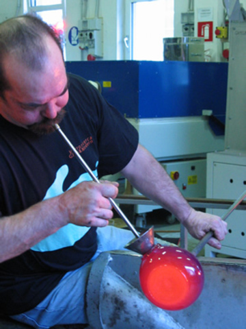 VETRO: INVENZIONE TECNICA SOFFIAGGIO