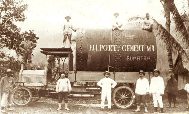 Pabrik semen pertama di Indonesia beroperasi