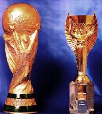 LAS COPAS DE LOS MUNDIALES  DE FUTBOL