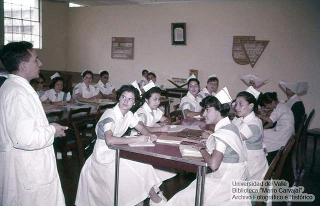 SEGUNDA GENERACIÓN: FORMACIÓN DE ENFERMERAS