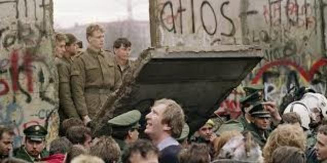 Cold War - Fall of The Berlin Wall