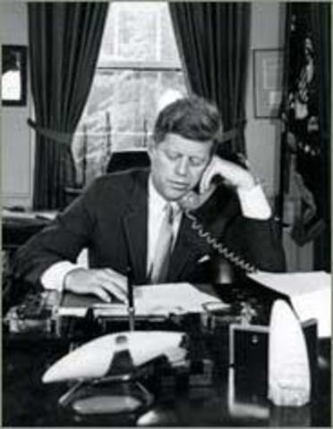 Kennedy sends in federal troops