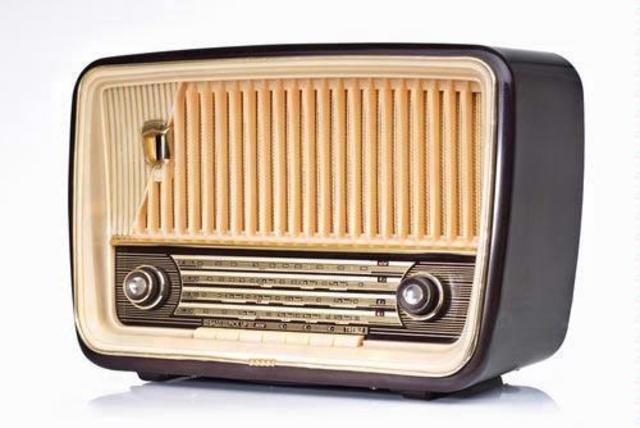 de eerste radio