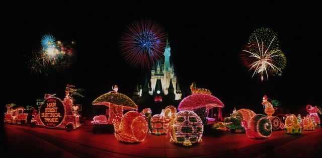 Disney Debuts its 1st Nighttime Parade
