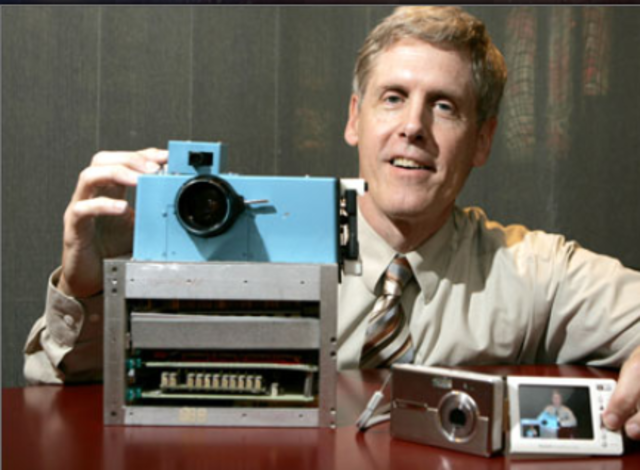 APARICIÓN DE LA CÁMARA FOTOGRÁFICA DIGITAL