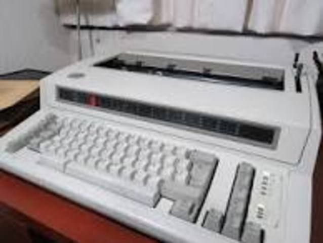 Uso por primera vez una maquina de escribir eléctrica.
