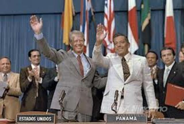 Firma tratado Torrijos-Carter para devolver el Canal a Panamá por parte de Estados Unidos.