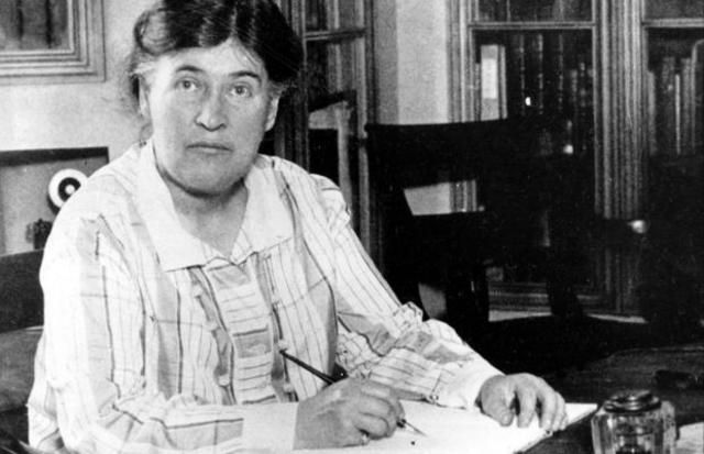 Willa Cather Dies