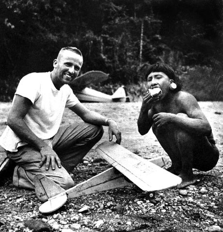 First friendly contact with Auca (Waoroni)