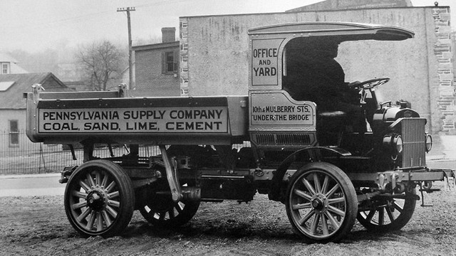 Primer camión de combustión interna