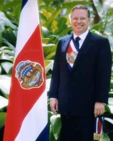 Miguel Ángel Rodríguez electo presidente