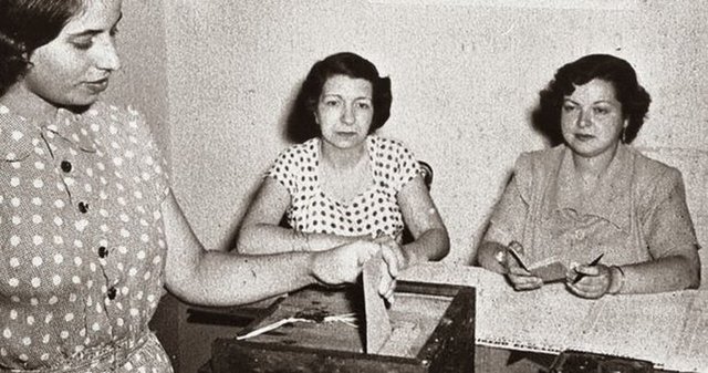 Las primeras diputadas son electas y las mujeres votan por primera vez en elecciones presidenciales