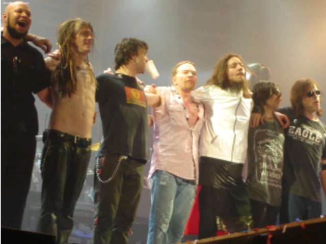 Vuelta al escenario.